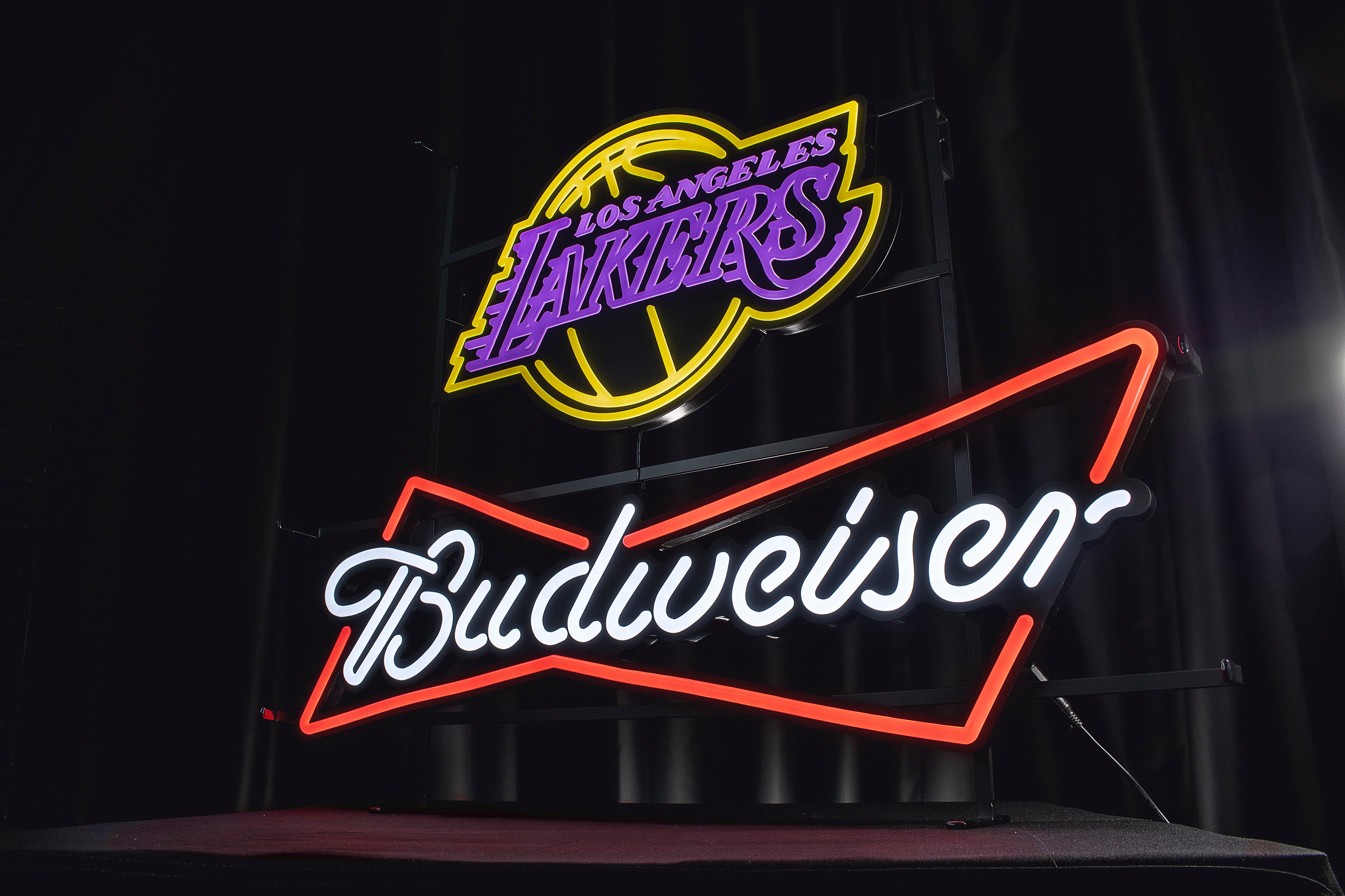bud lakers wide angle front