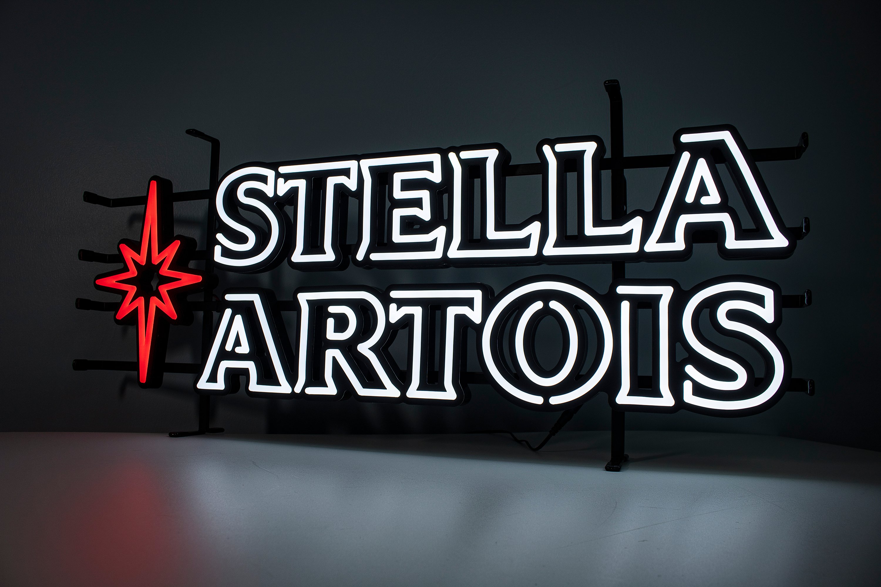 stella stand front a